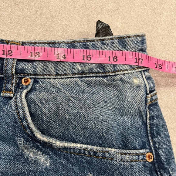 [US12] Zara The High Rise Denim Shorts Distressed - Picture 3 of 5